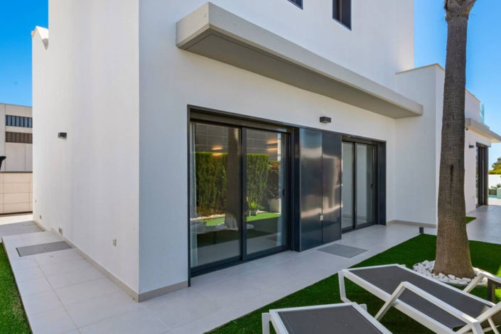 Image No.10-4 Bed Villa for sale