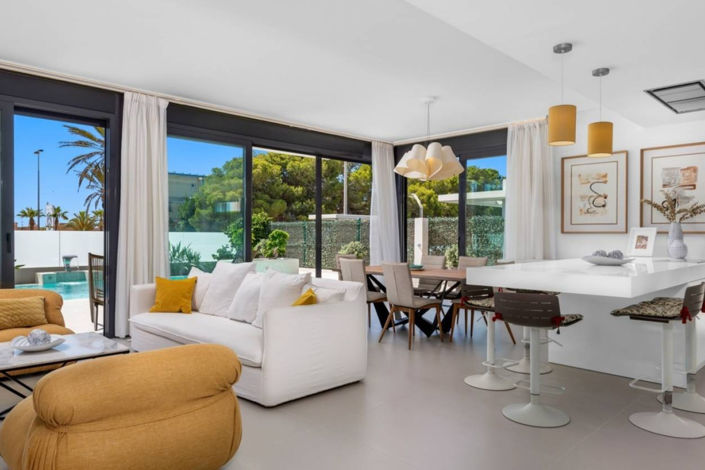 Image No.4-4 Bed Villa for sale