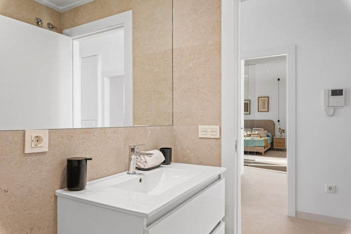 Image No.20-2 Bed Apartment for sale