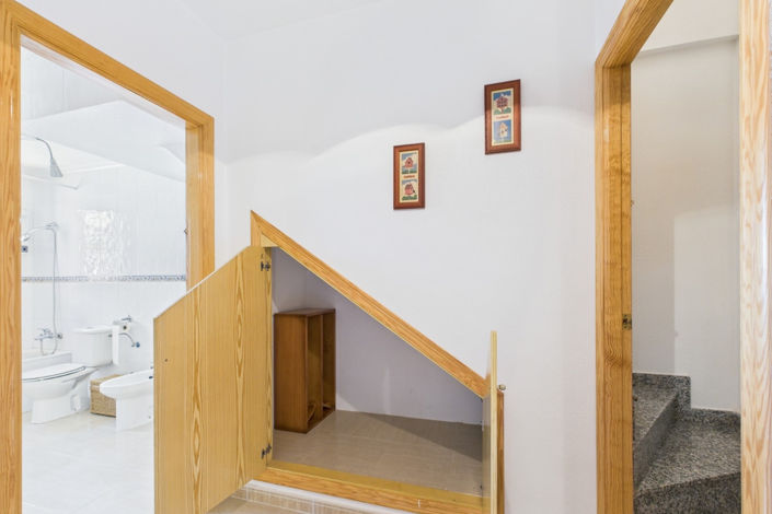 Image No.18-4 Bed Townhouse for sale