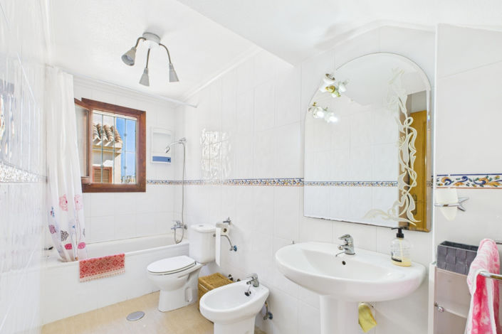 Image No.21-4 Bed Townhouse for sale