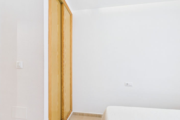 Image No.20-4 Bed Townhouse for sale