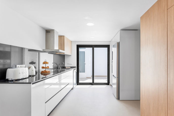 Image No.20-4 Bed Townhouse for sale