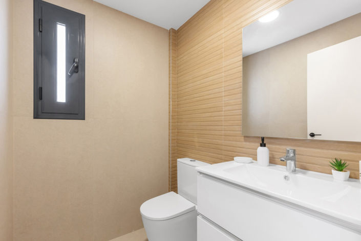 Image No.28-4 Bed Townhouse for sale