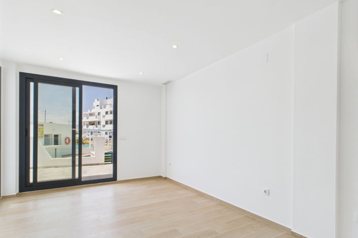 Image No.8-2 Bed Apartment for sale