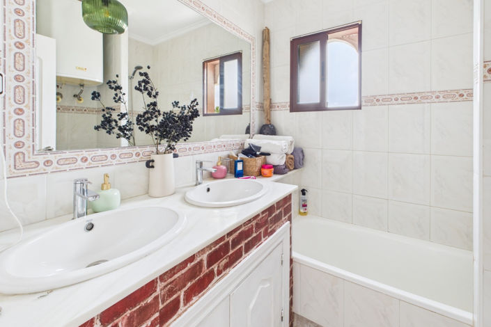 Image No.11-2 Bed Townhouse for sale