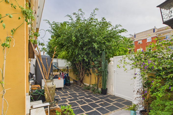 Image No.26-2 Bed Townhouse for sale