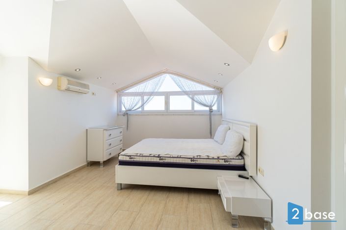 Image No.25-3 Bed Penthouse for sale