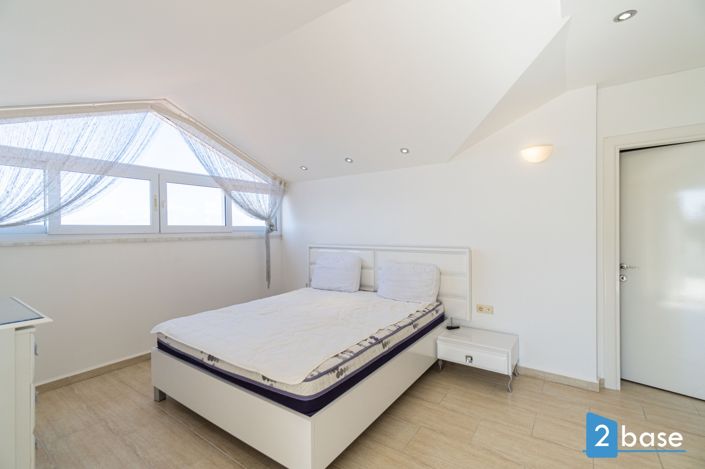 Image No.26-3 Bed Penthouse for sale