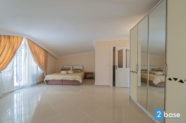 Image No.30-3 Bed Penthouse for sale