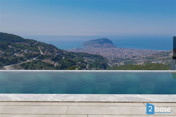 Image No.3-8 Bed Villa for sale