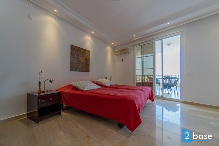 Image No.20-4 Bed Penthouse for sale