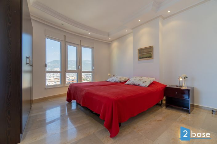 Image No.24-4 Bed Penthouse for sale