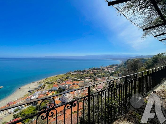 Image No.1-8 Bed Villa for sale