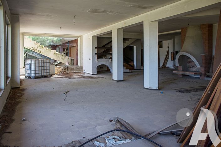 Image No.24-8 Bed Villa for sale