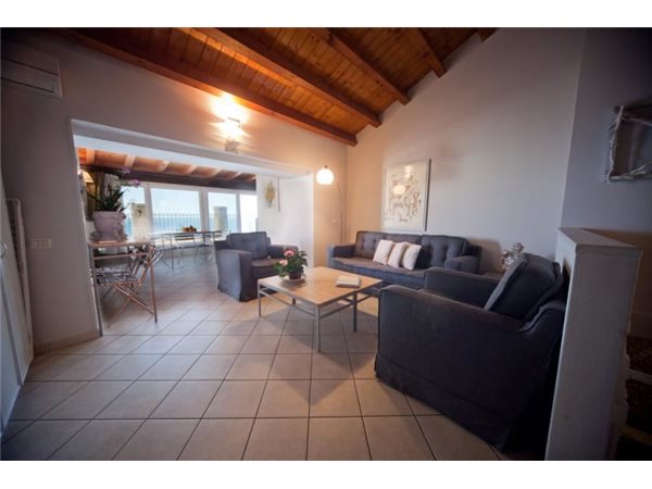 Image No.10-5 Bed Property for sale