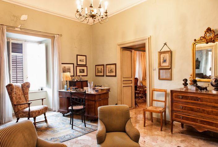 Image No.11-6 Bed Property for sale