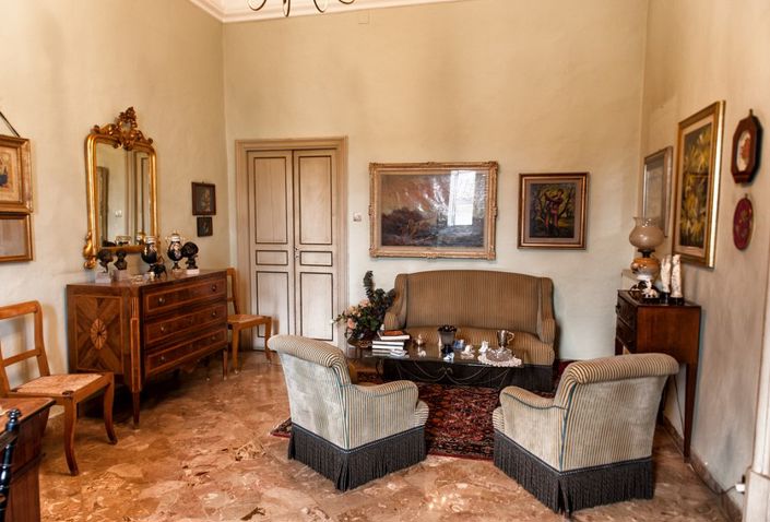 Image No.15-6 Bed Property for sale