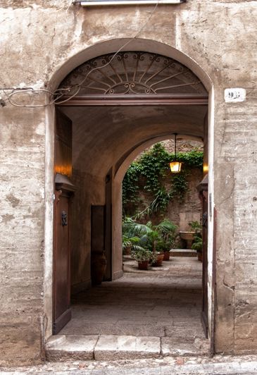 Image No.2-6 Bed Property for sale