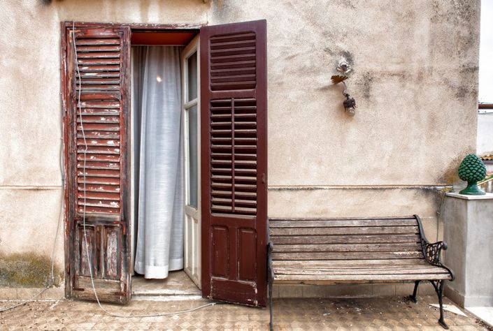 Image No.24-6 Bed Property for sale