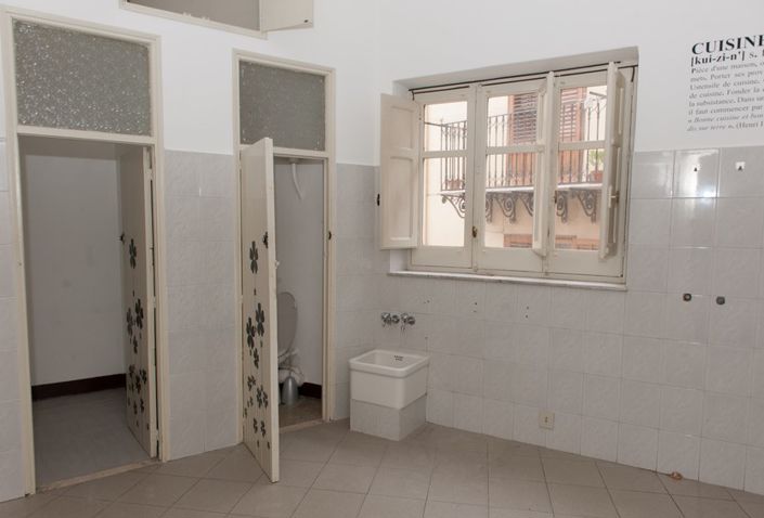 Image No.27-6 Bed Property for sale