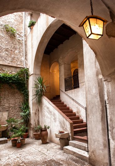 Image No.34-6 Bed Property for sale