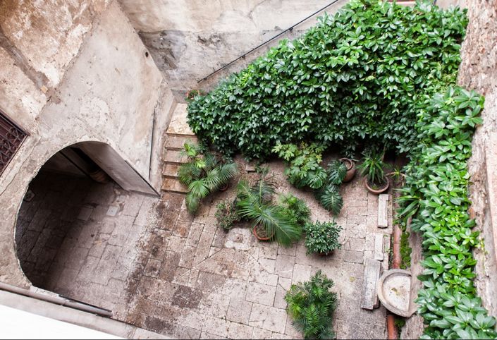 Image No.37-6 Bed Property for sale