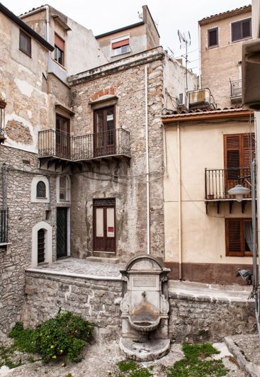 Image No.42-6 Bed Property for sale