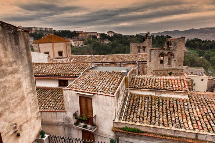 Image No.45-6 Bed Property for sale