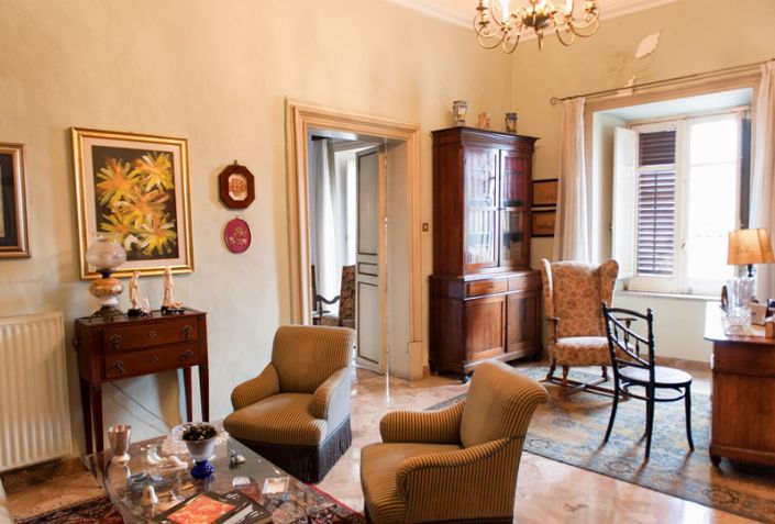 Image No.5-6 Bed Property for sale