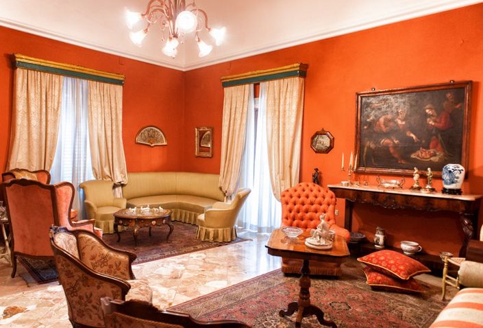 Image No.6-6 Bed Property for sale