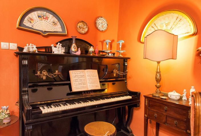 Image No.8-6 Bed Property for sale