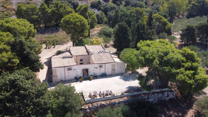 Image No.1-7 Bed Villa for sale