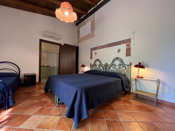 Image No.12-7 Bed Villa for sale