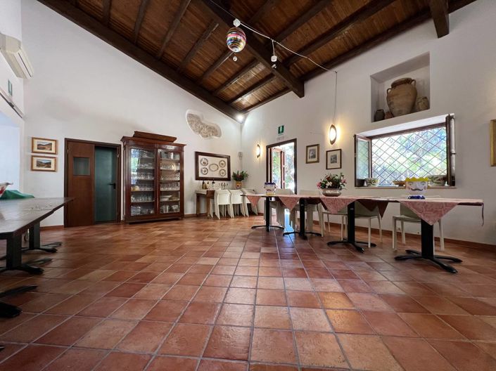 Image No.2-7 Bed Villa for sale