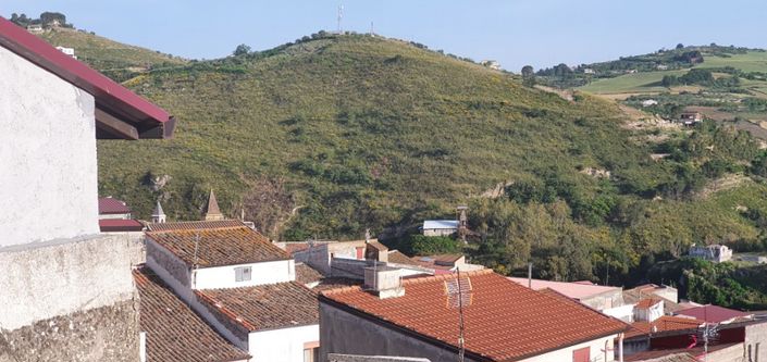 Image No.12-2 Bed House for sale