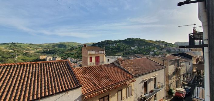 Image No.5-2 Bed House for sale