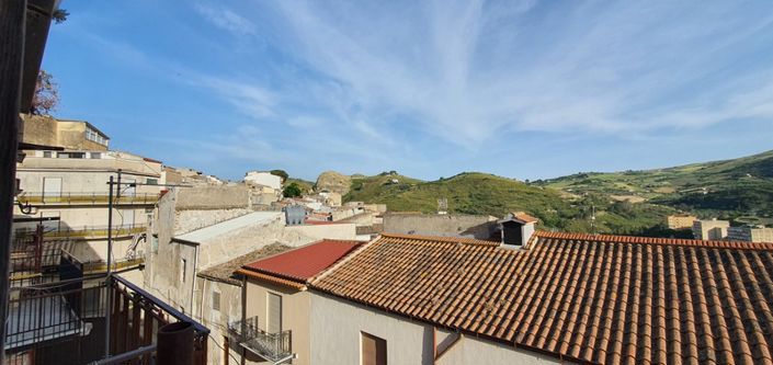 Image No.6-2 Bed House for sale