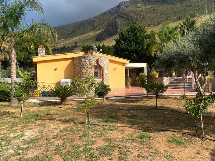 Image No.1-3 Bed Villa for sale