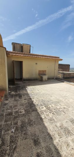 Image No.30-4 Bed House for sale