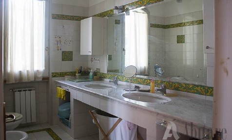 Image No.10-5 Bed Villa for sale