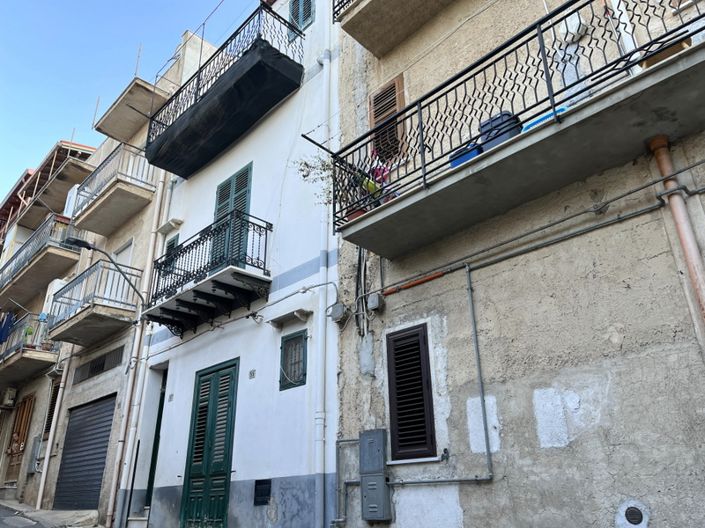 Image No.2-2 Bed House for sale