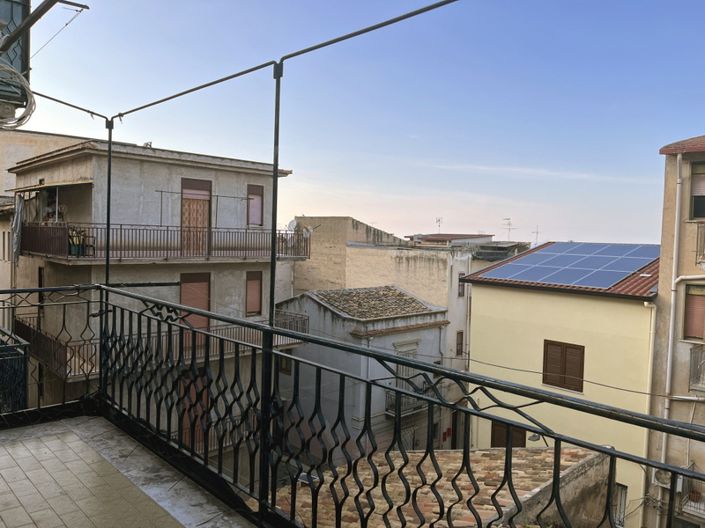 Image No.6-2 Bed House for sale