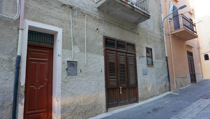 Image No.17-7 Bed Apartment for sale