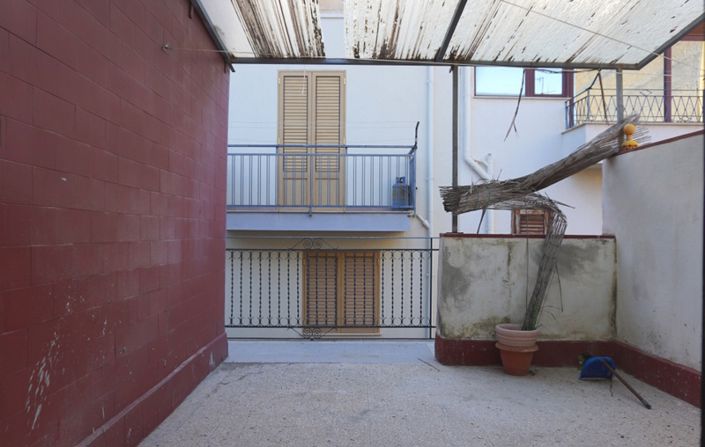 Image No.7-7 Bed Apartment for sale