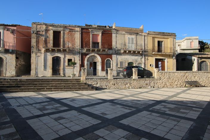 Image No.20-2 Bed House for sale