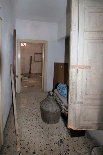 Image No.5-2 Bed House for sale