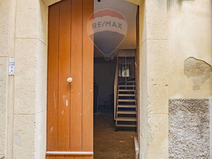 Image No.10-1 Bed House for sale