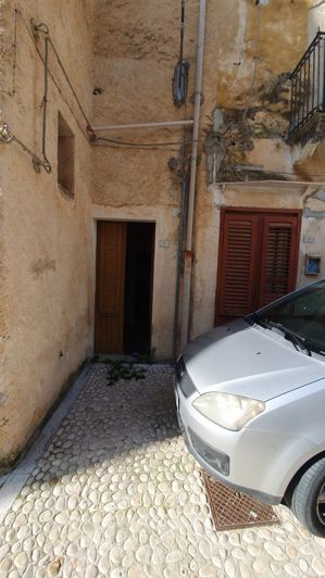 Image No.28-2 Bed House for sale