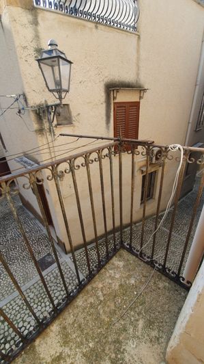 Image No.36-2 Bed House for sale